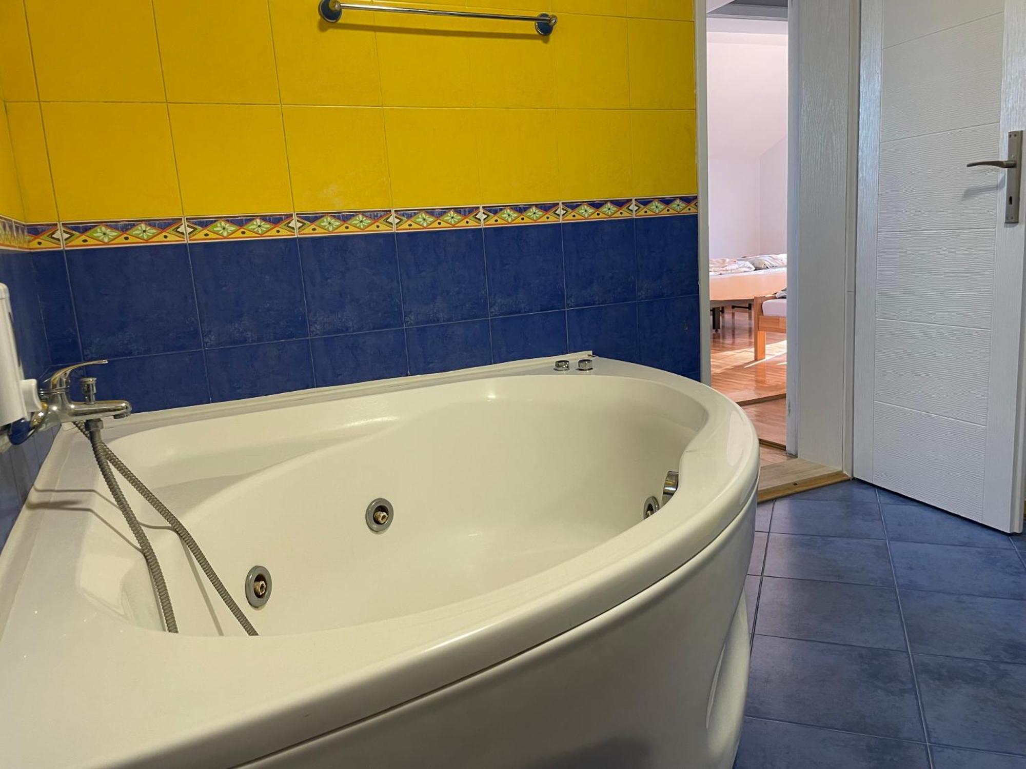 Apartments Peka Dusanovac エクステリア 写真